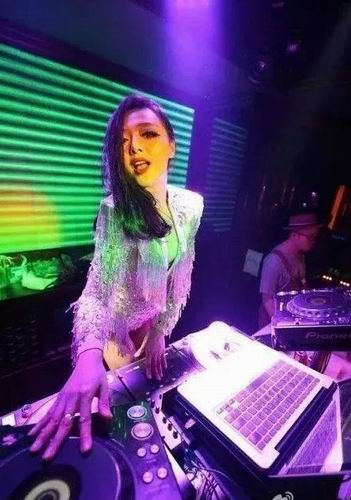 佛山KTV佳丽招聘-高薪招聘工资日结