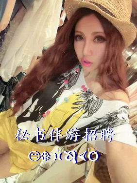 模特们需要学习如何在夜场里搭配衣服